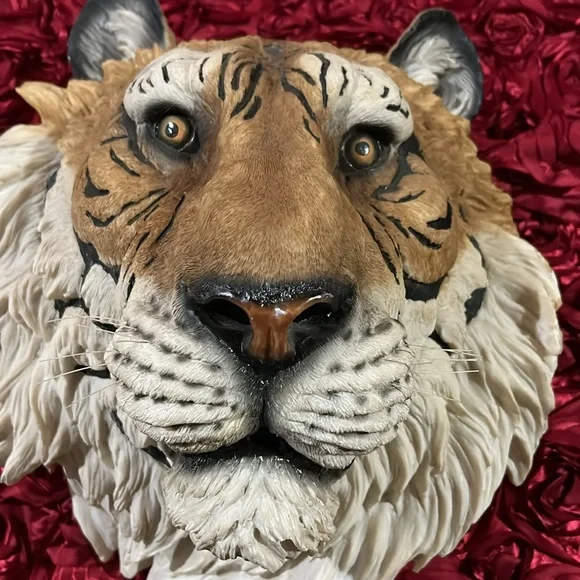 Tiger head decoration - Picture 2 of 3
